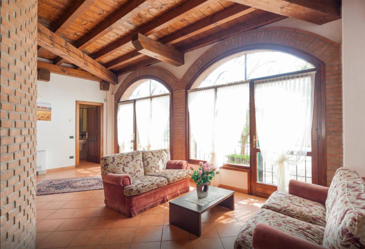 Cascina Tabachera X10 Country House Sirmione Garda Lake Pozzolengo Room photo